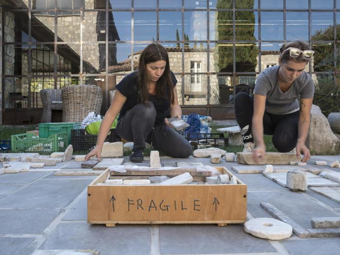 Chiara Camoni, Mosaico, 201-2016, marmo, dimensioni variabili, Aquapetra, Telese Terme, 2018 Courtesy Collezione Agovino Foto di Maurizio Esposito (dalla n. DSC8505 alla 8500)